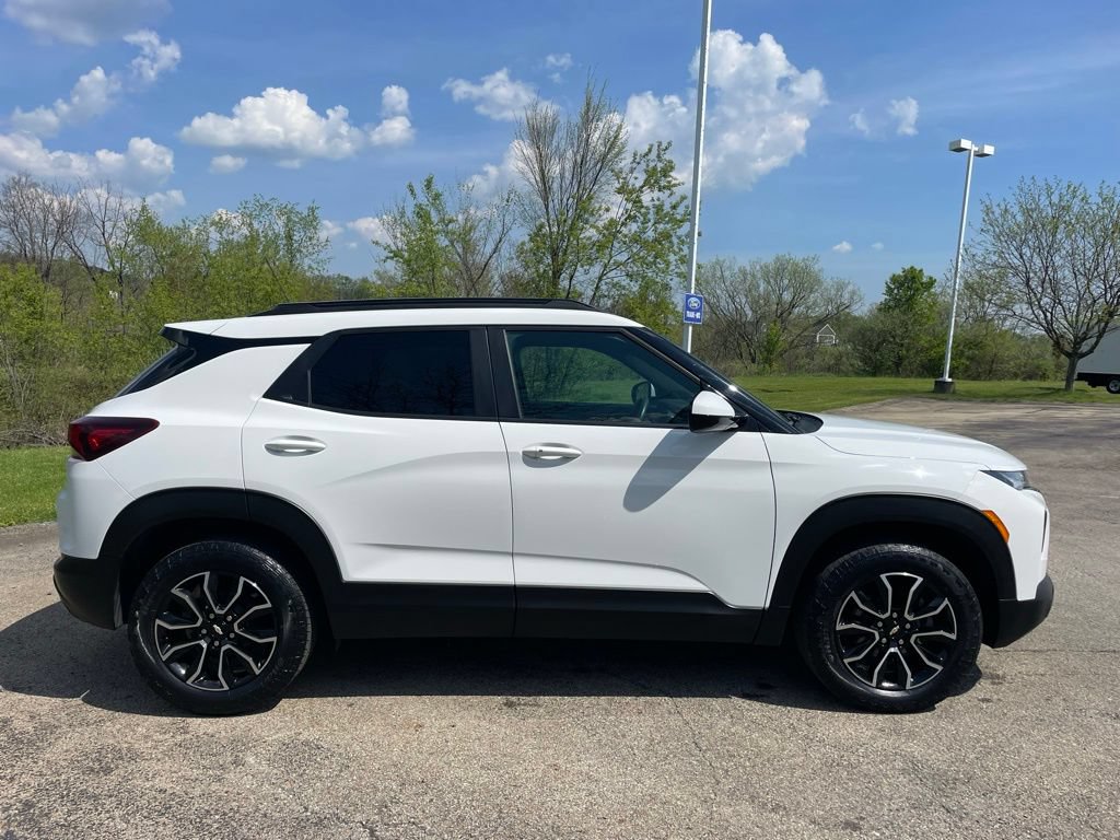 Used 2023 Chevrolet TrailBlazer ACTIV w/ Sun and Liftgate Package AWD/4WD image 2