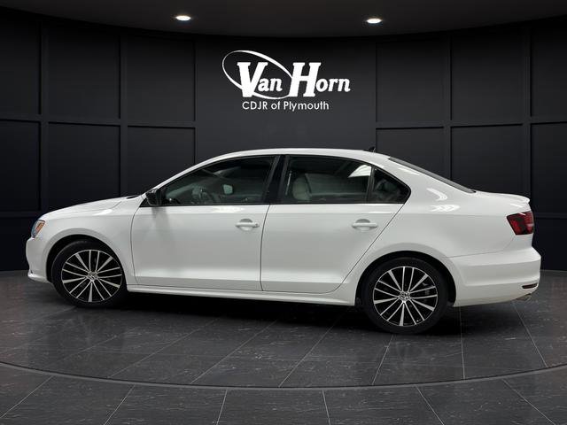 Used 2016 Volkswagen Jetta Sport image 4