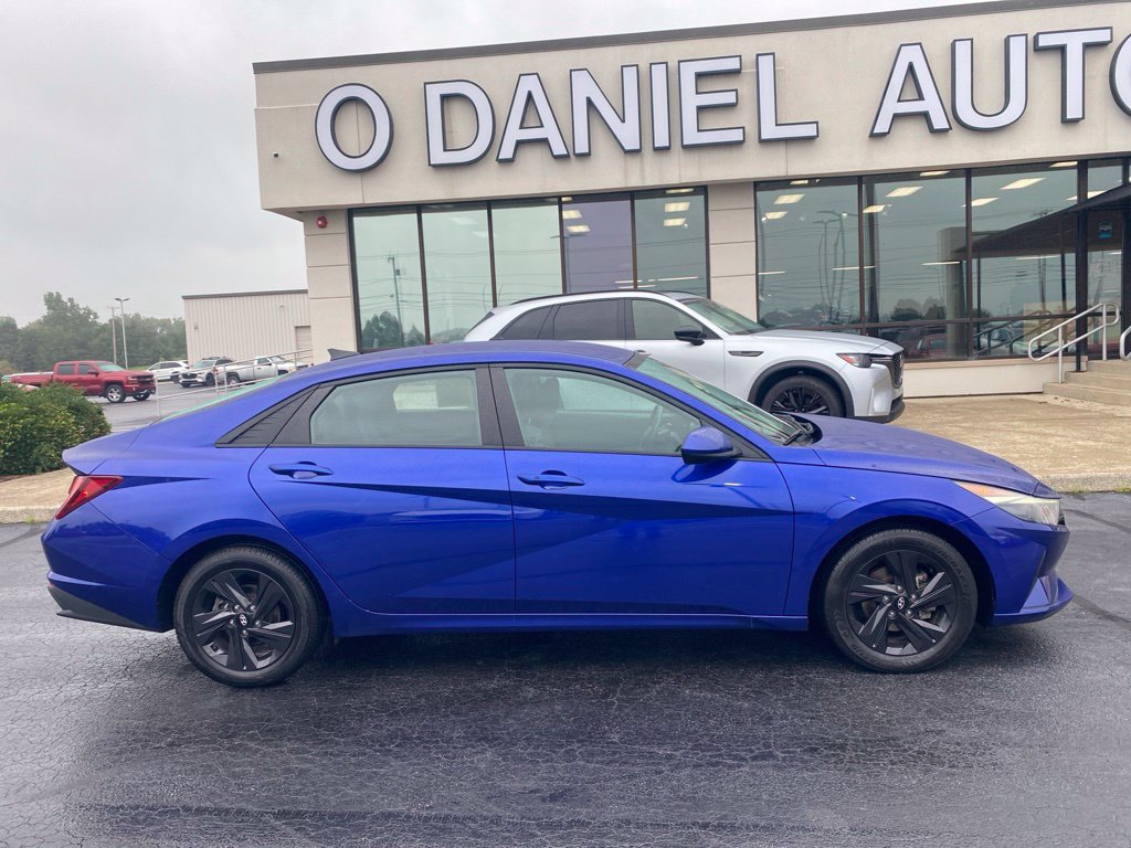Used 2021 Hyundai Elantra SEL w/ Convenience Package FWD image 2