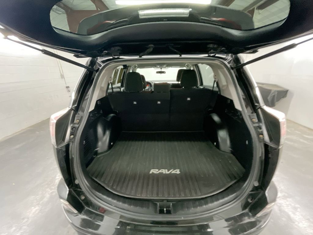Used 2016 Toyota RAV4 LE image 22
