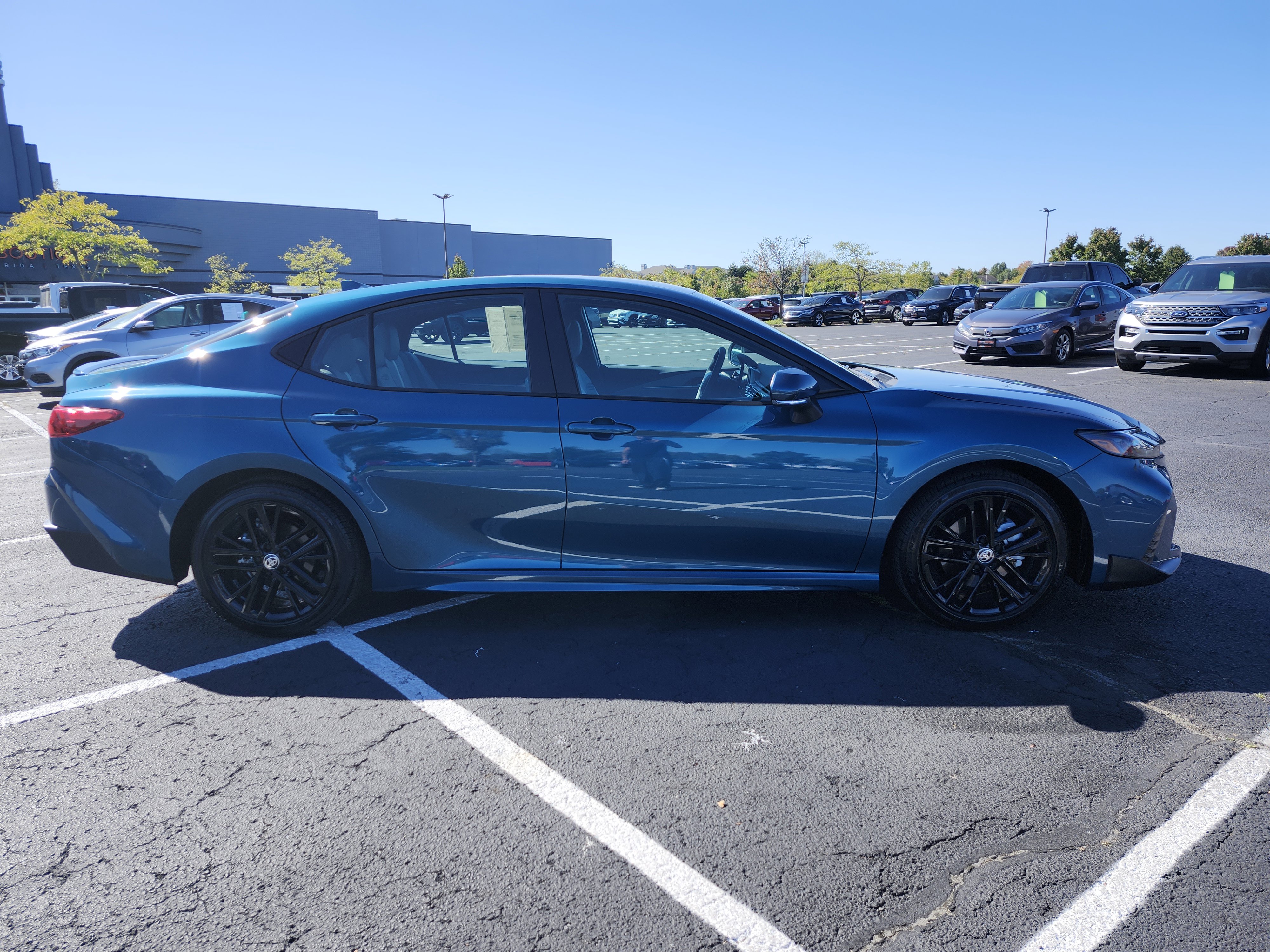 Used 2025 Toyota Camry LE image 11