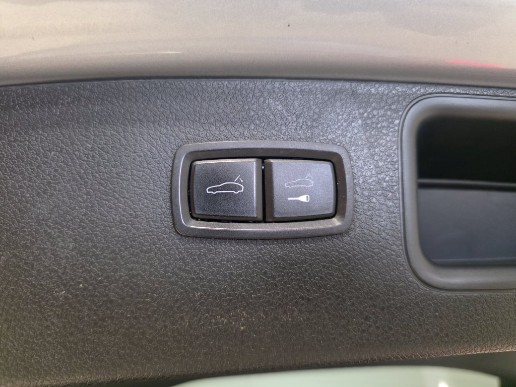Certified 2023 Porsche Macan S AWD/4WD image 15