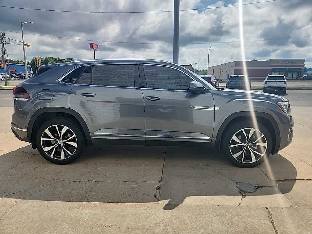 Used 2025 Volkswagen Atlas Cross Sport SEL Premium R-Line AWD/4WD image 9