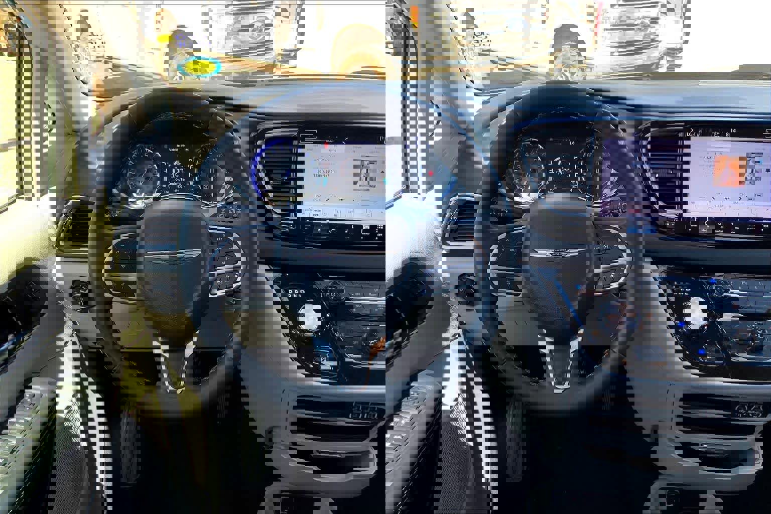 Used 2024 Chrysler Pacifica Touring-L FWD image 6