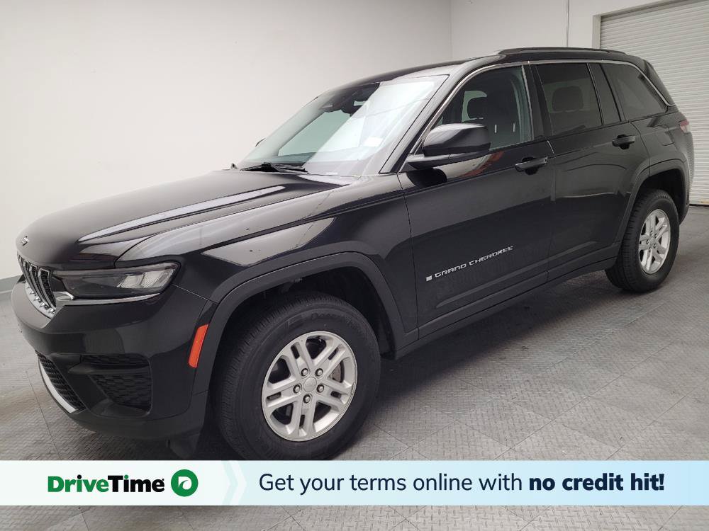 Used 2024 Jeep Grand Cherokee Laredo RWD image 1