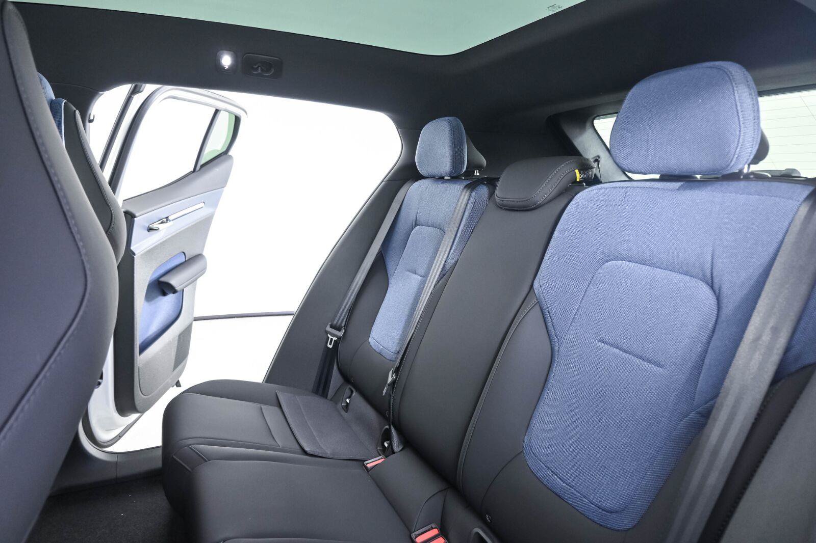 New 2026 Volvo EX30 Plus w/ Protection Package Premier AWD/4WD image 19