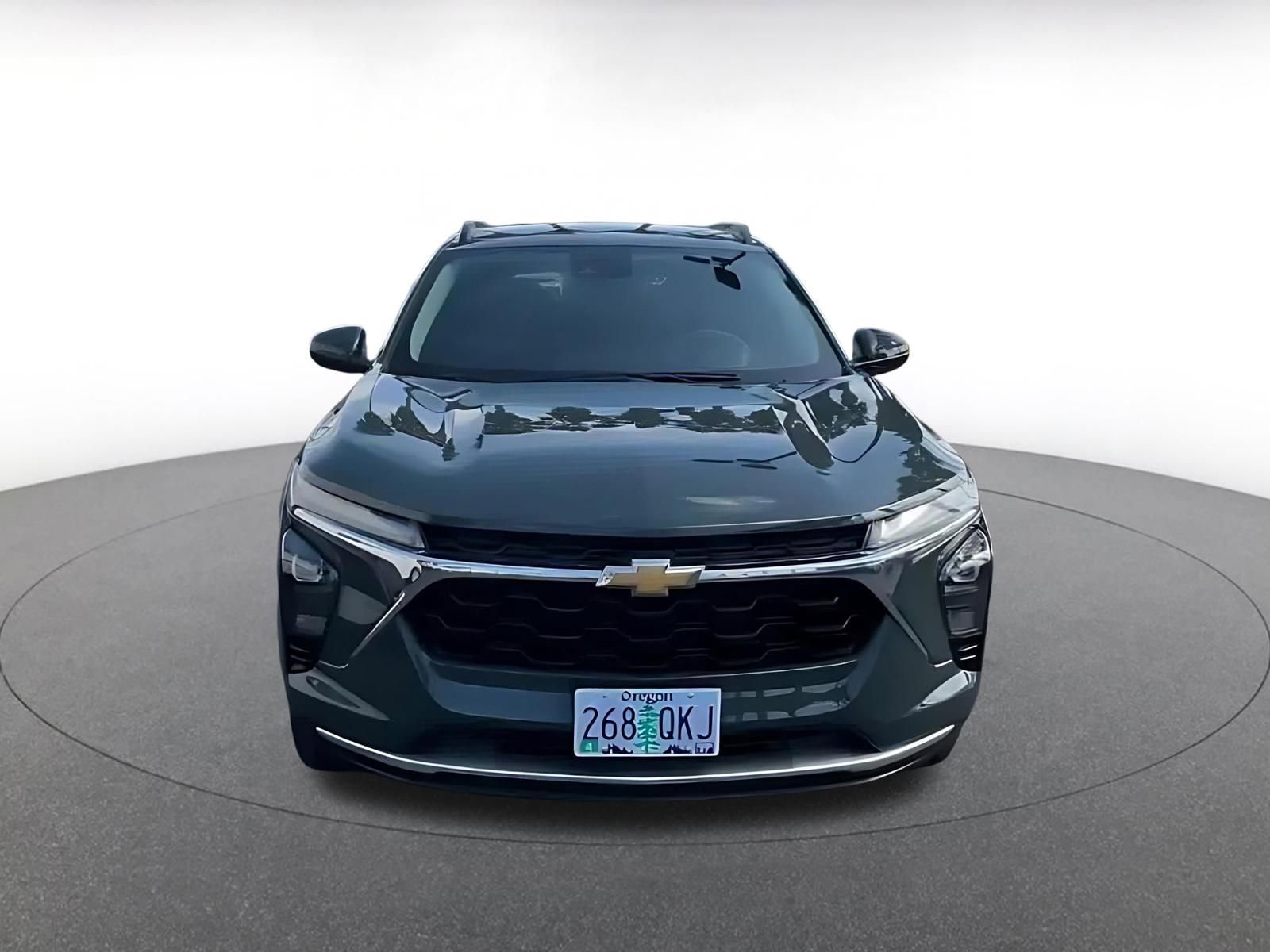 Used 2025 Chevrolet Trax LT FWD image 4