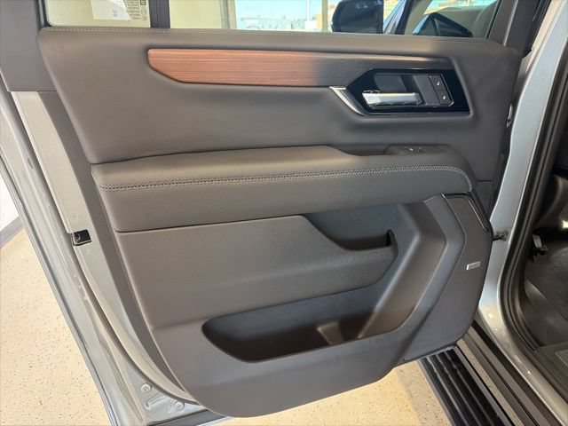 Used 2026 GMC Yukon XL Denali w/ Sun & Power Step Package AWD/4WD image 50