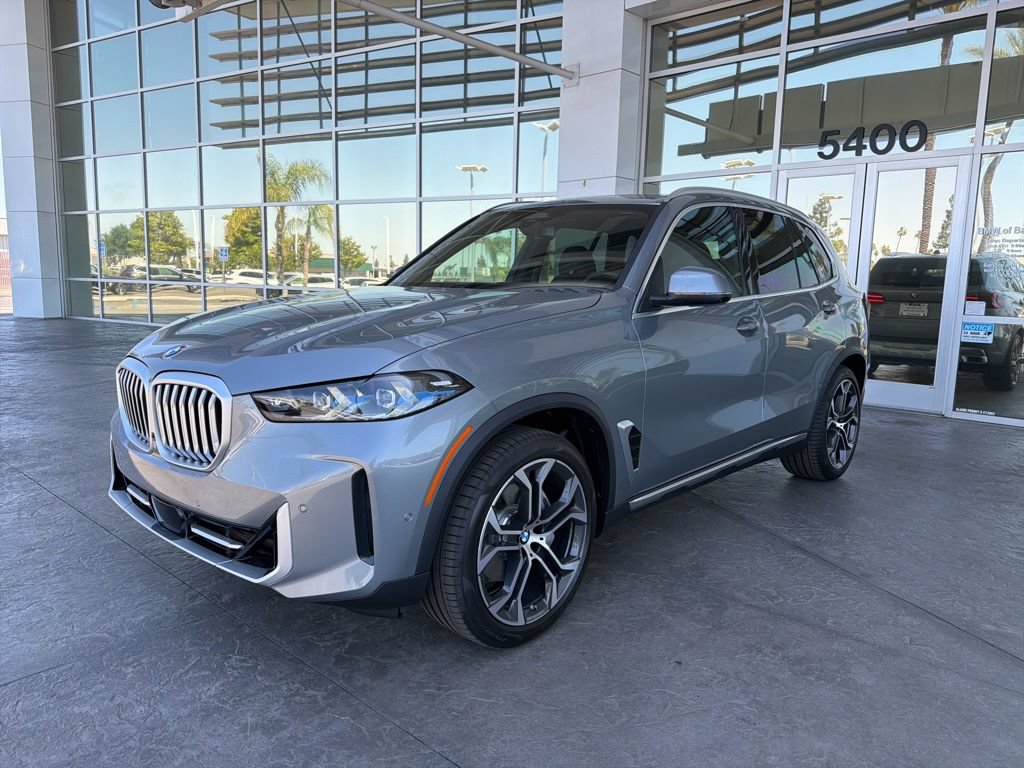 New 2026 BMW X5 xDrive40i w/ Premium Package AWD/4WD image 1