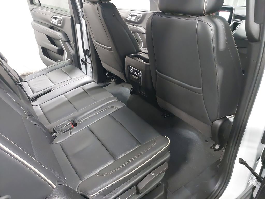 Used 2024 GMC Yukon XL SLT image 11