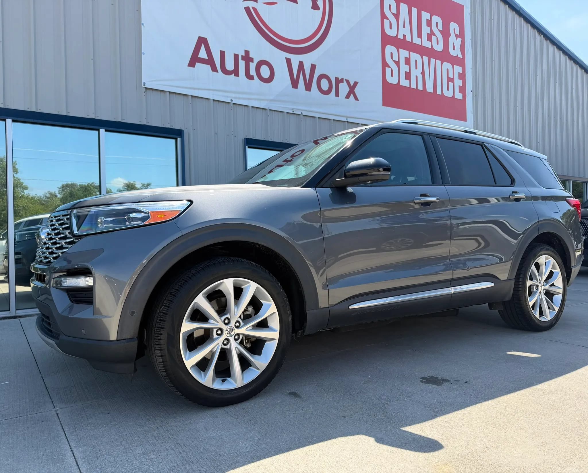 Used 2021 Ford Explorer Platinum w/ Equipment Group 601A AWD/4WD image 23