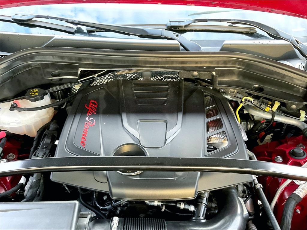 Used 2023 Alfa Romeo Stelvio Veloce AWD/4WD image 29