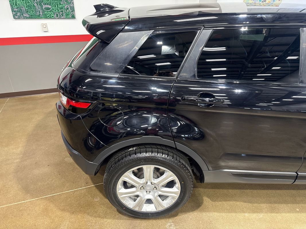 Used 2017 Land Rover Range Rover Evoque SE Premium image 49