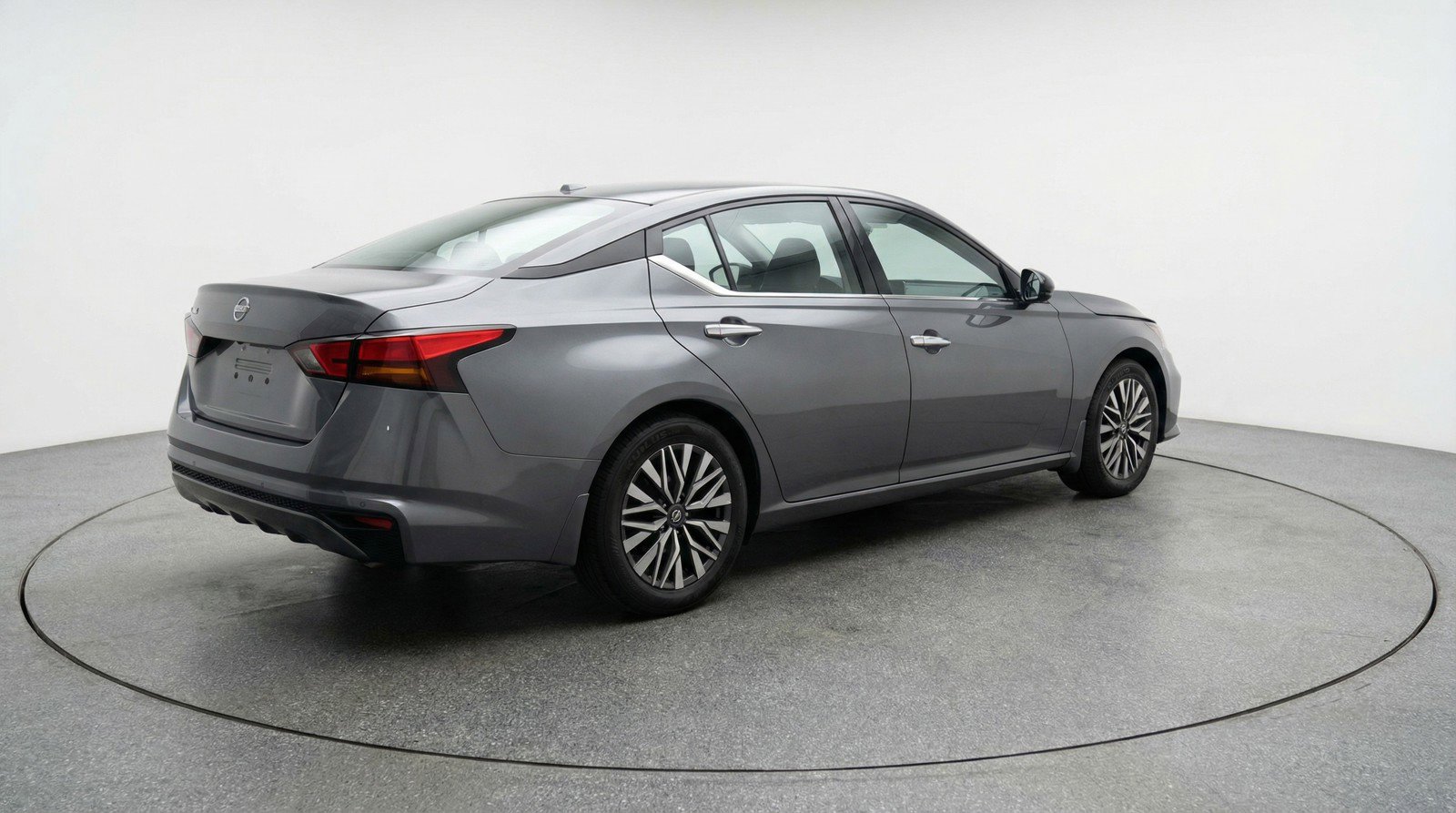 Used 2025 Nissan Altima 2.5 SV image 9