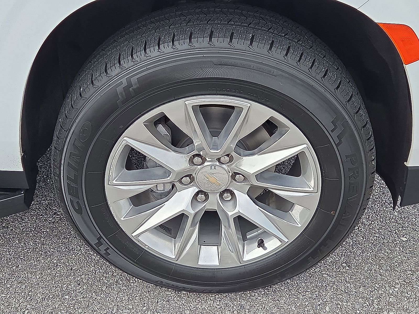 Used 2023 Chevrolet Suburban Premier image 7