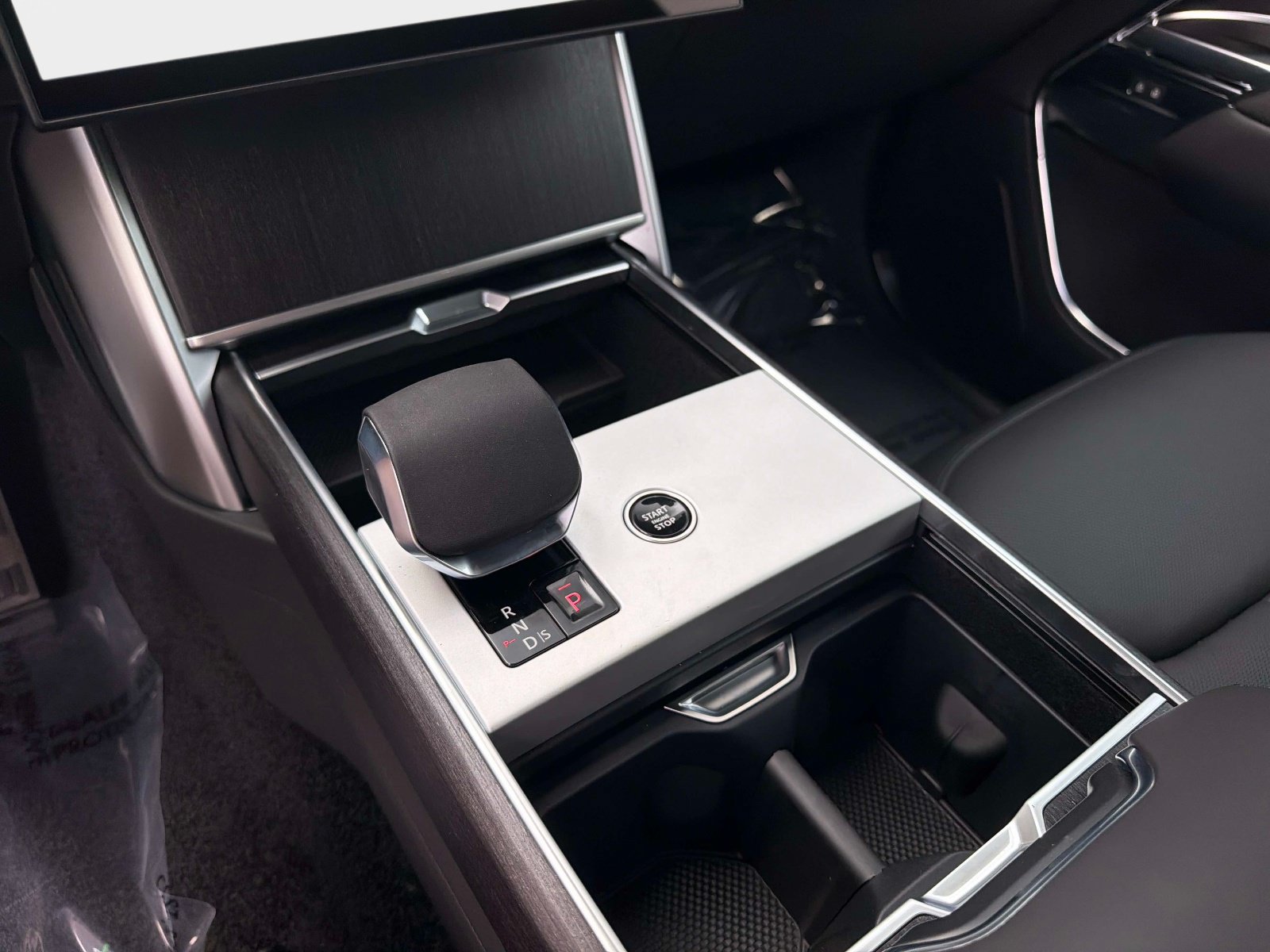New 2026 Land Rover Range Rover SE AWD/4WD image 23