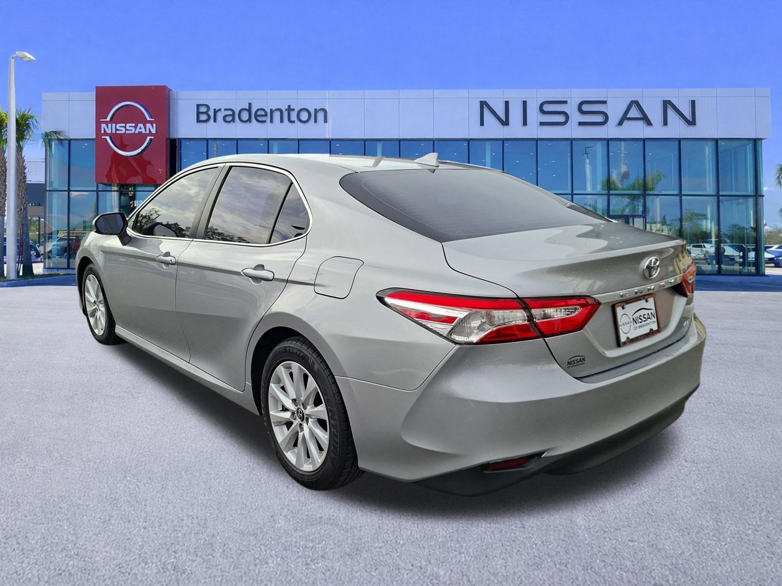 Used 2019 Toyota Camry LE image 7