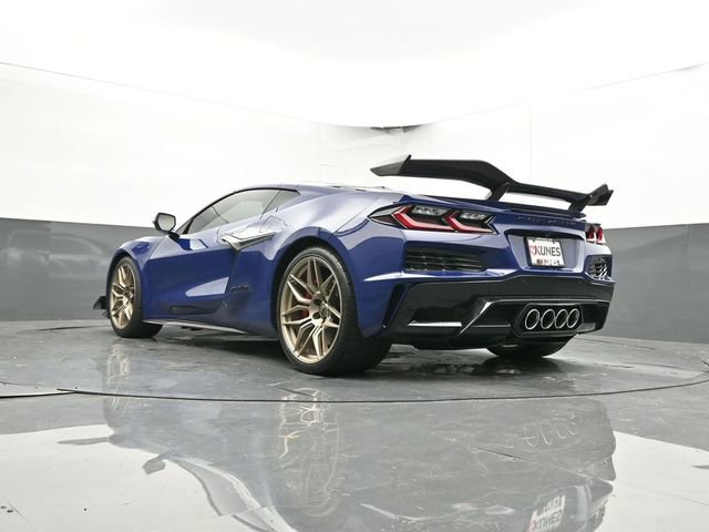 Used 2025 Chevrolet Corvette Z06 w/ Z07 Performance Package RWD image 39