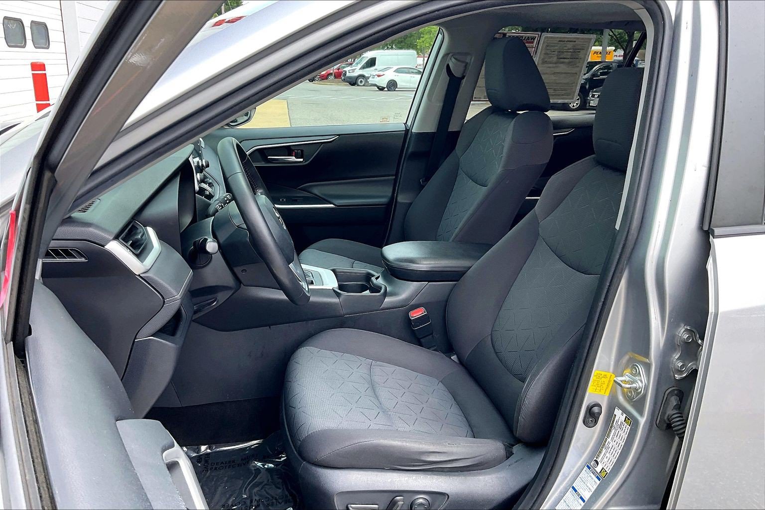 Used 2020 Toyota RAV4 XLE w/ Convenience Package AWD/4WD image 30