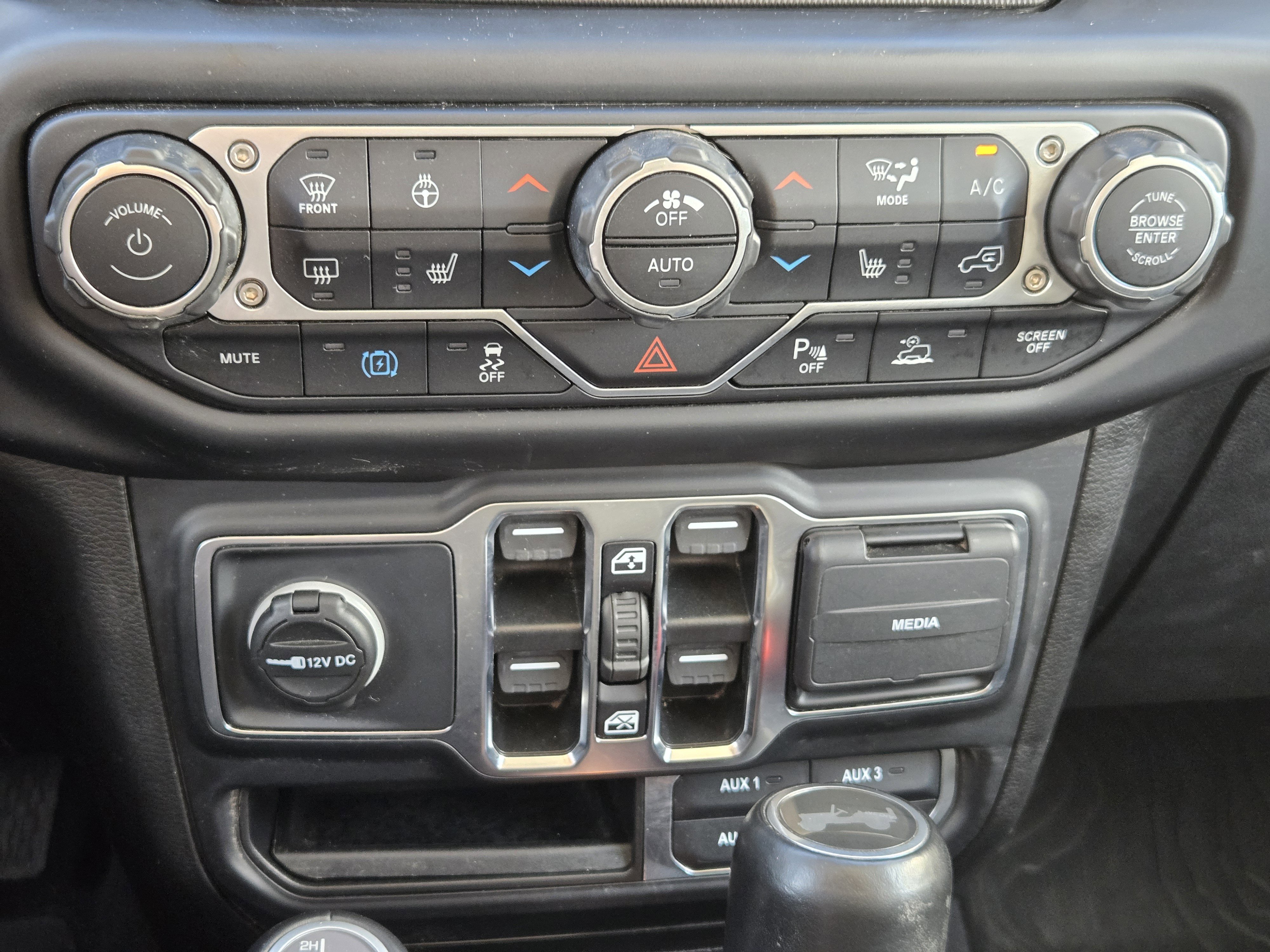 Used 2021 Jeep Wrangler Unlimited Sahara w/ Cold Weather Group image 22