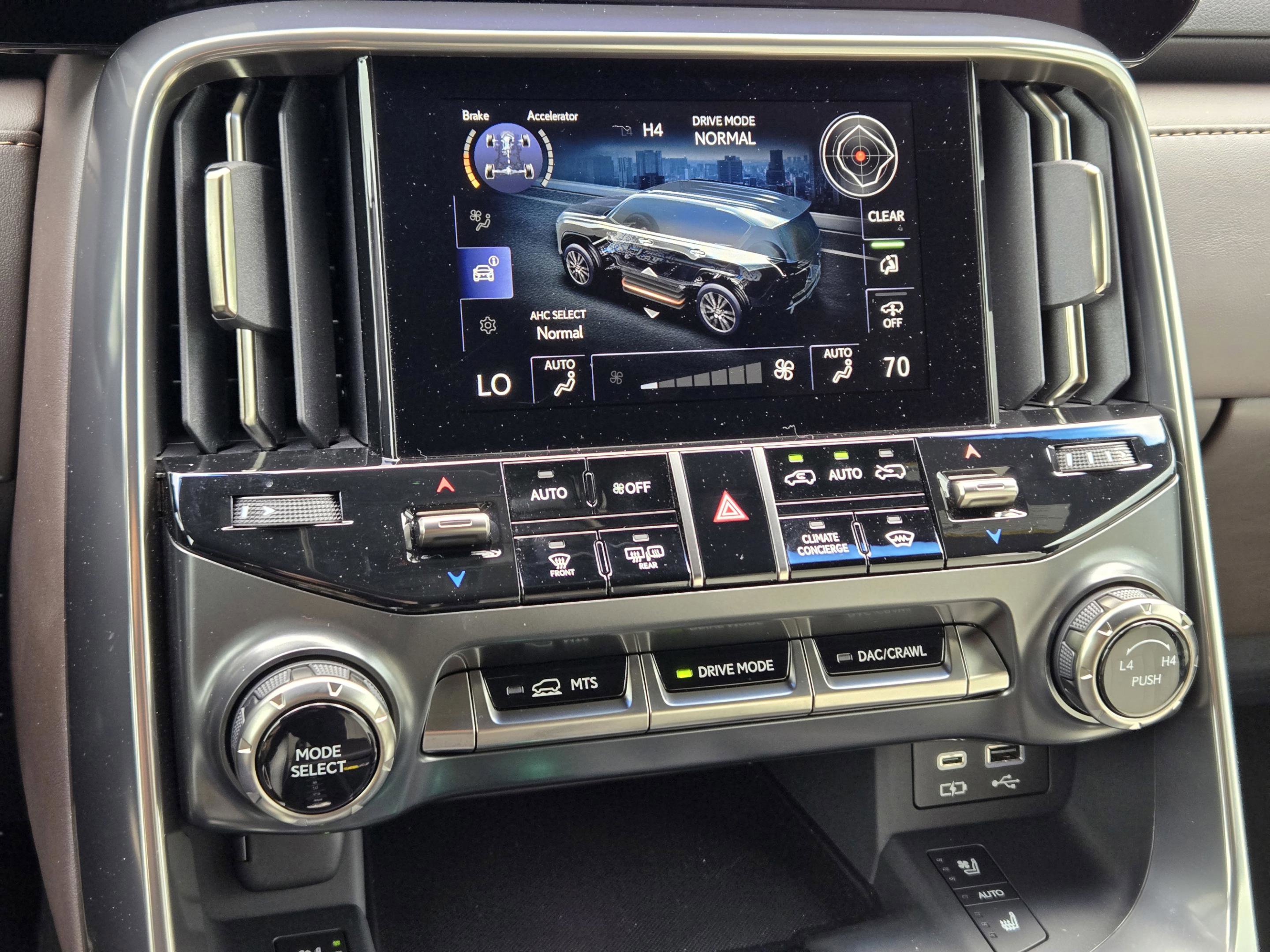 Used 2023 Lexus LX 600 4WD w/ Appearance Package image 14