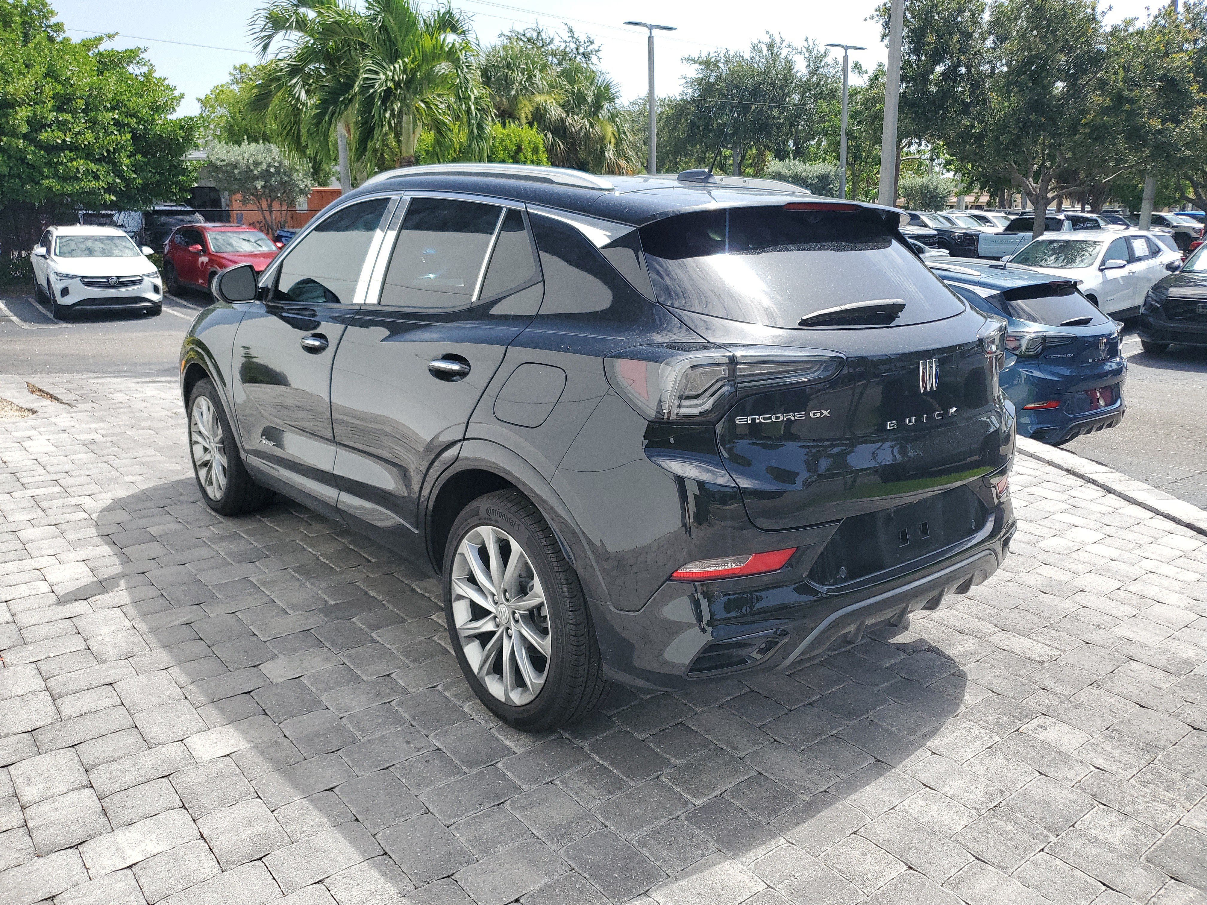 Used 2025 Buick Encore GX Avenir w/ Avenir Technology Package FWD image 4