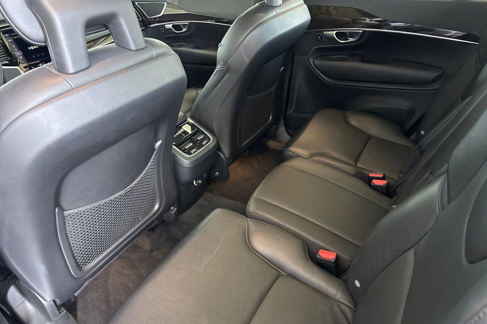 Used 2017 Volvo XC90 T6 Momentum AWD/4WD image 4