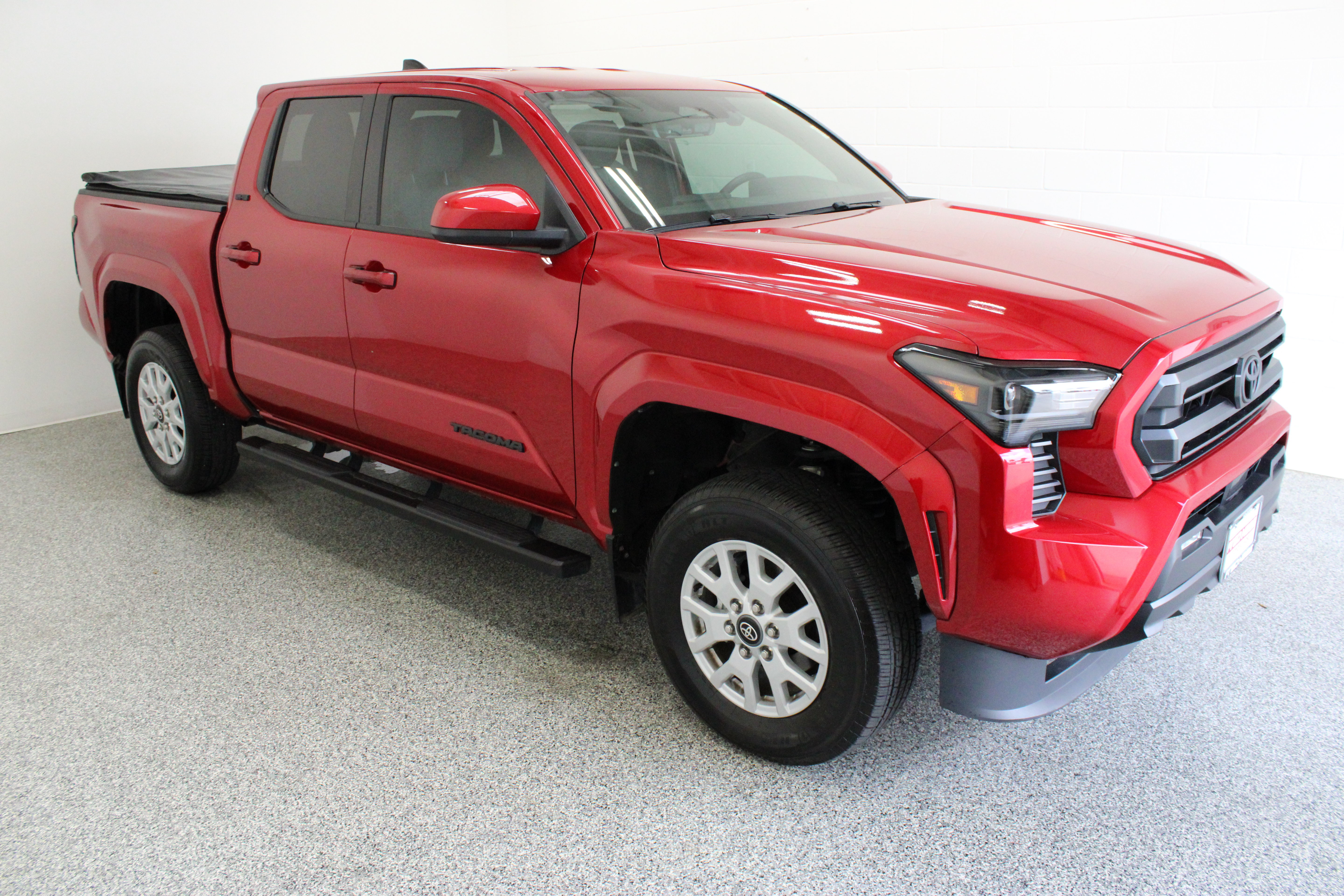 Used 2024 Toyota Tacoma SR5 AWD/4WD image 4