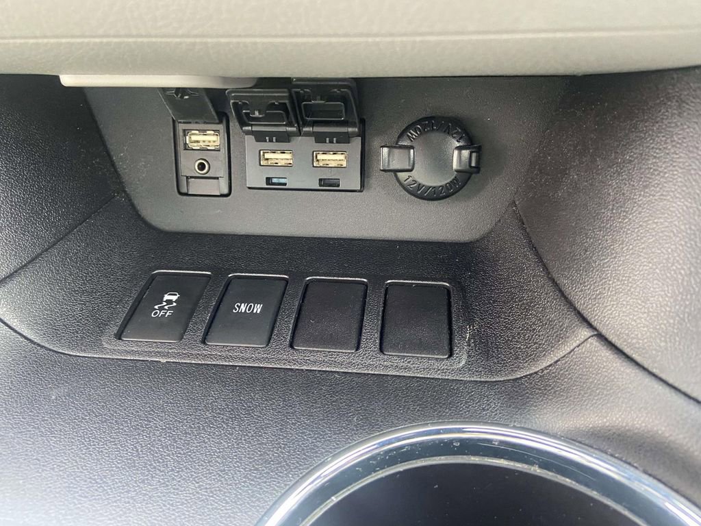 Used 2019 Toyota Highlander XLE image 27