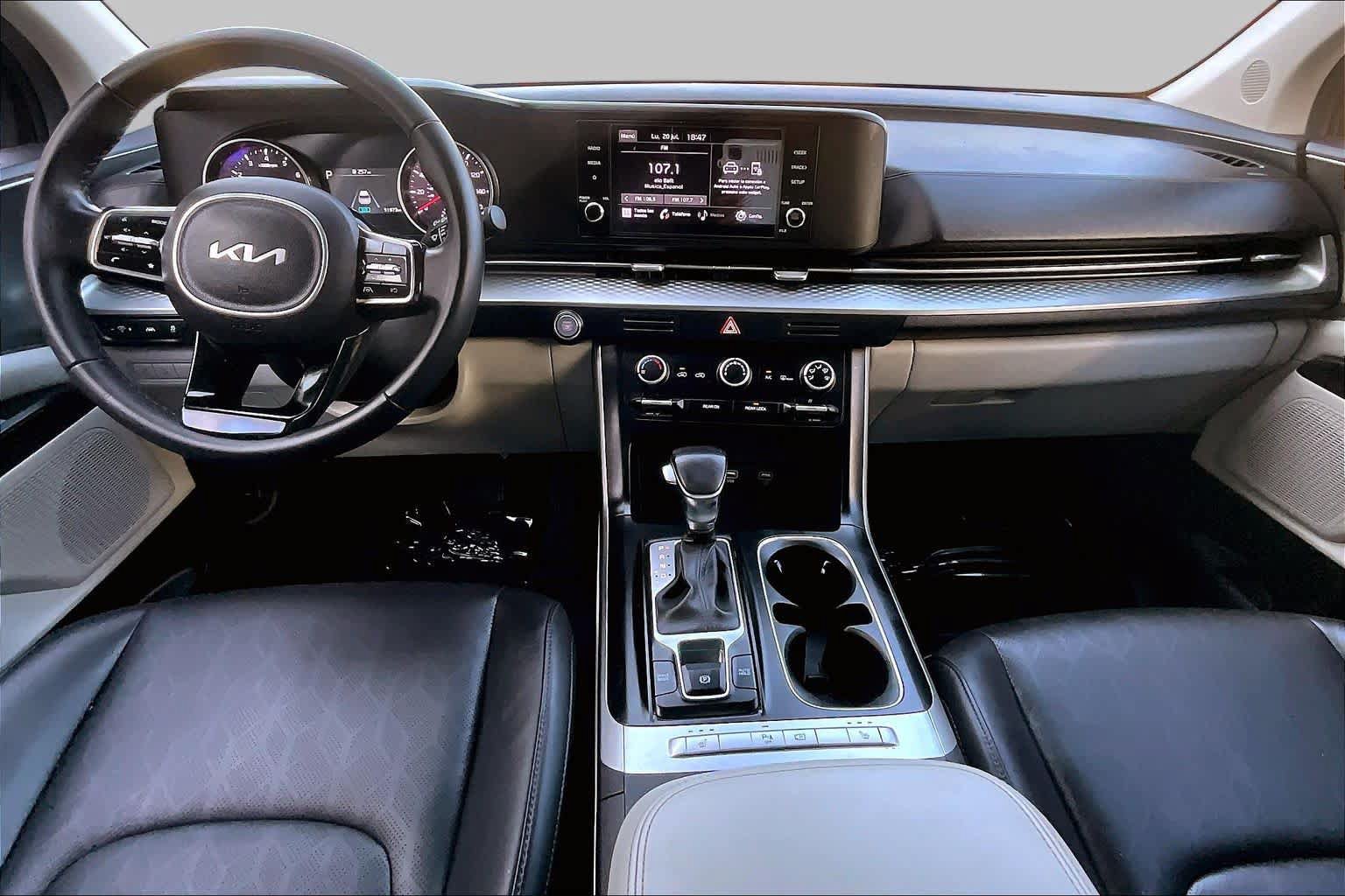 Used 2022 Kia Carnival LX FWD image 15