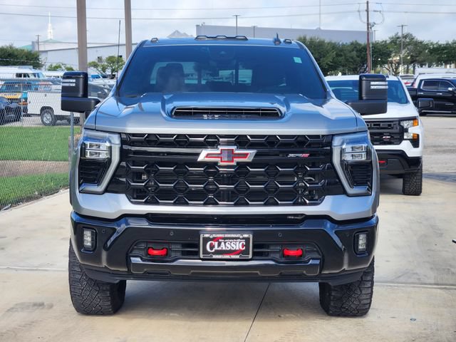 Used 2025 Chevrolet Silverado 2500 ZR2 w/ Technology Package AWD/4WD image 2