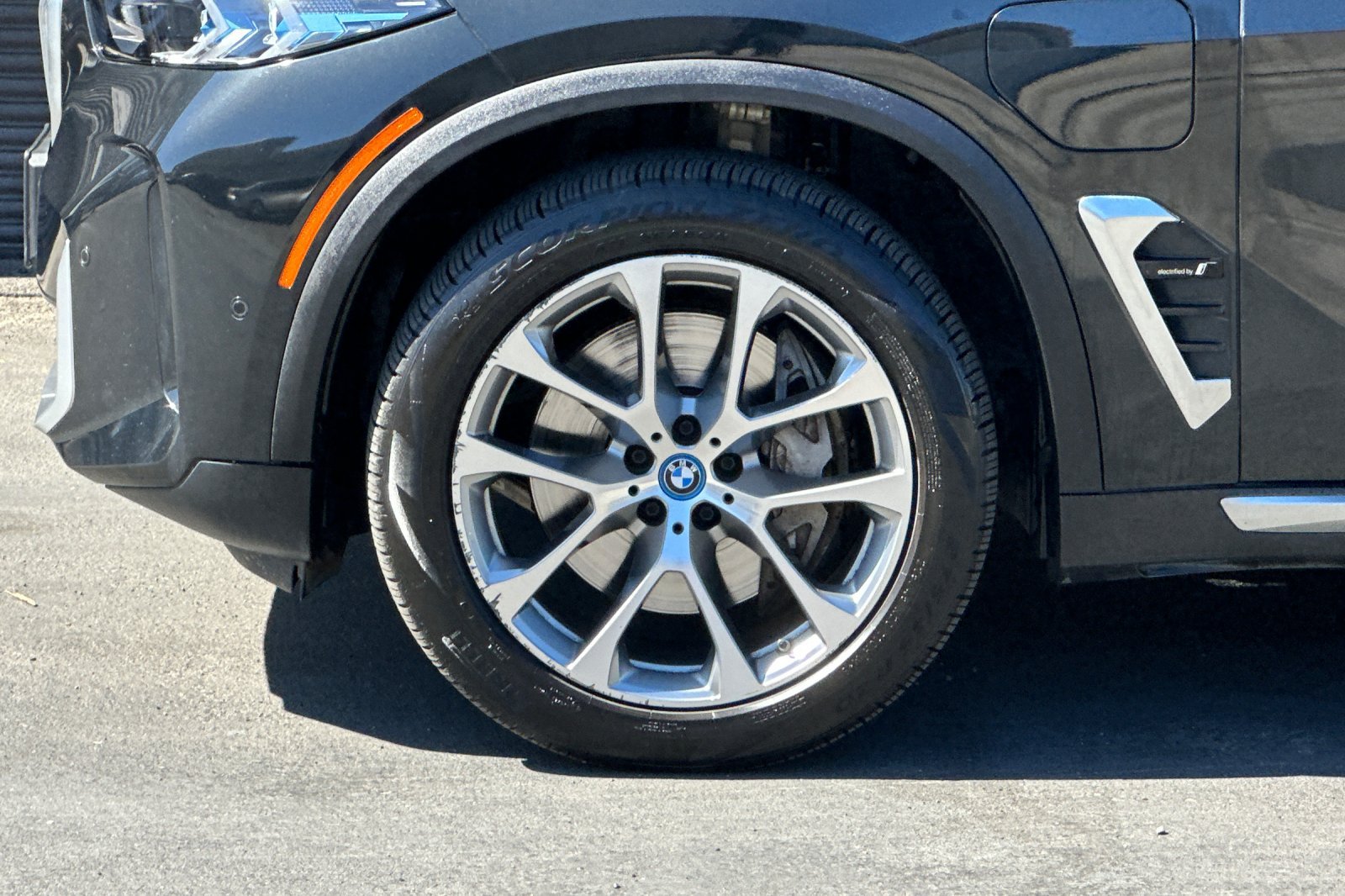 Used 2024 BMW X5 xDrive50e w/ Premium Package AWD/4WD image 13