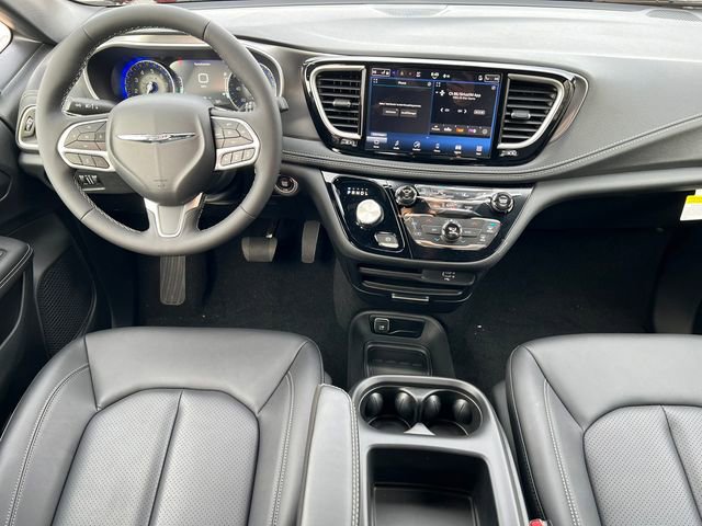 New 2026 Chrysler Pacifica Select image 3