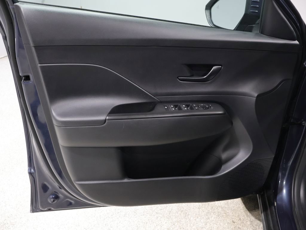 Used 2025 Hyundai Kona SEL image 13