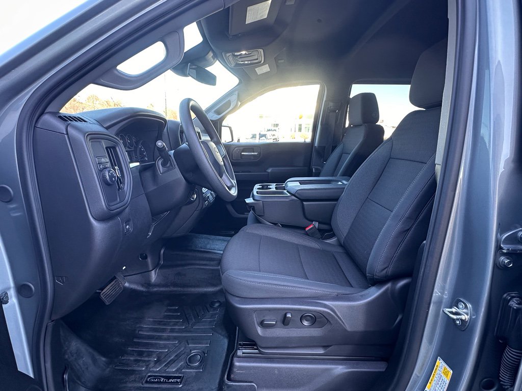 Used 2024 Chevrolet Silverado 1500 Custom w/ Dark Appearance Package image 19