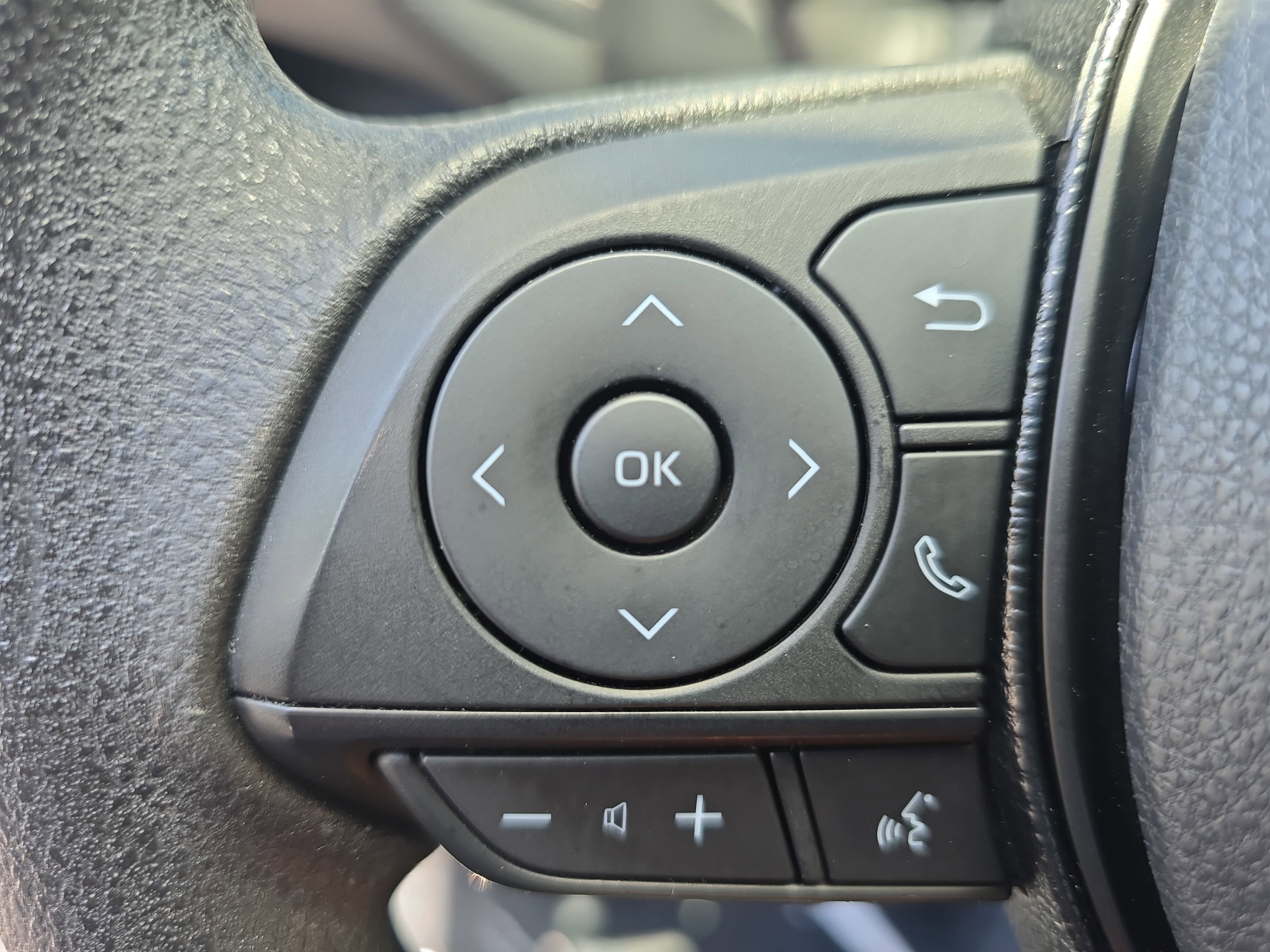 Used 2021 Toyota RAV4 XLE w/ Convenience Package FWD image 16