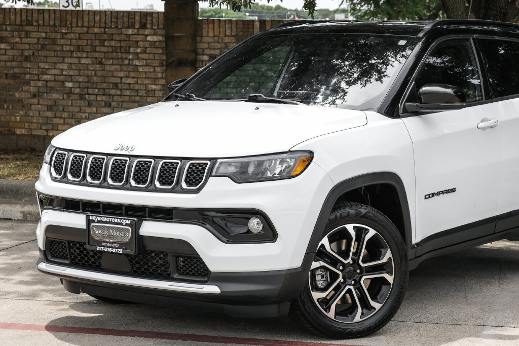 Used 2023 Jeep Compass Limited AWD/4WD image 12