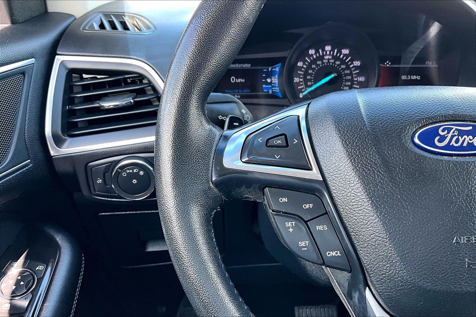 Used 2017 Ford Edge Titanium AWD/4WD image 19