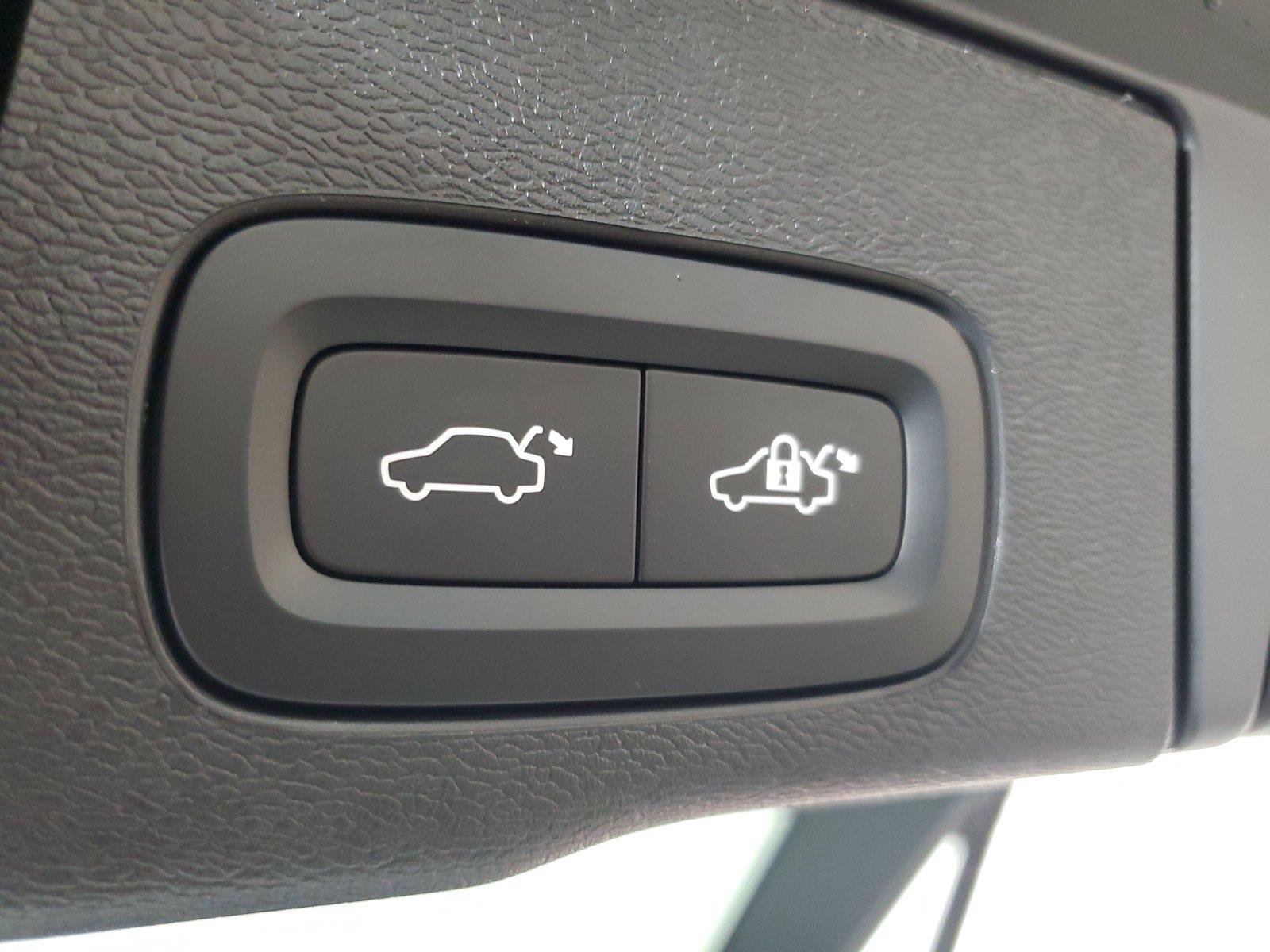 New 2027 Volvo XC60 B5 Plus AWD/4WD image 10