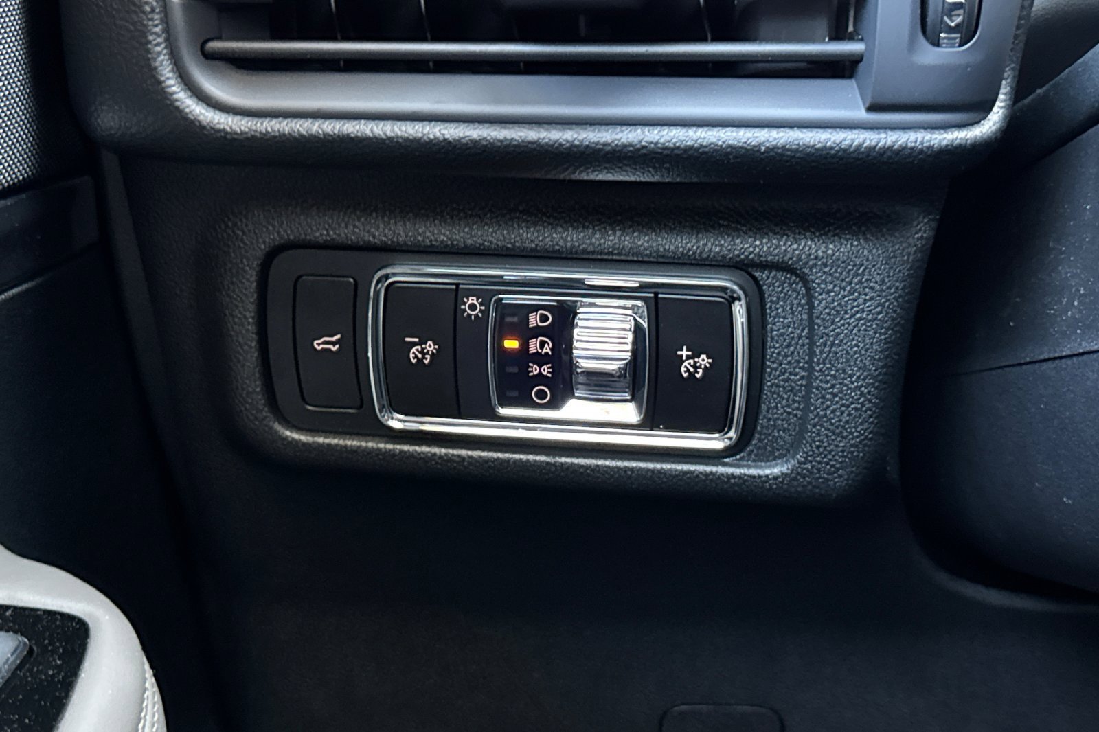 New 2025 Lincoln Corsair Reserve w/ Equipment Group 202A image 26