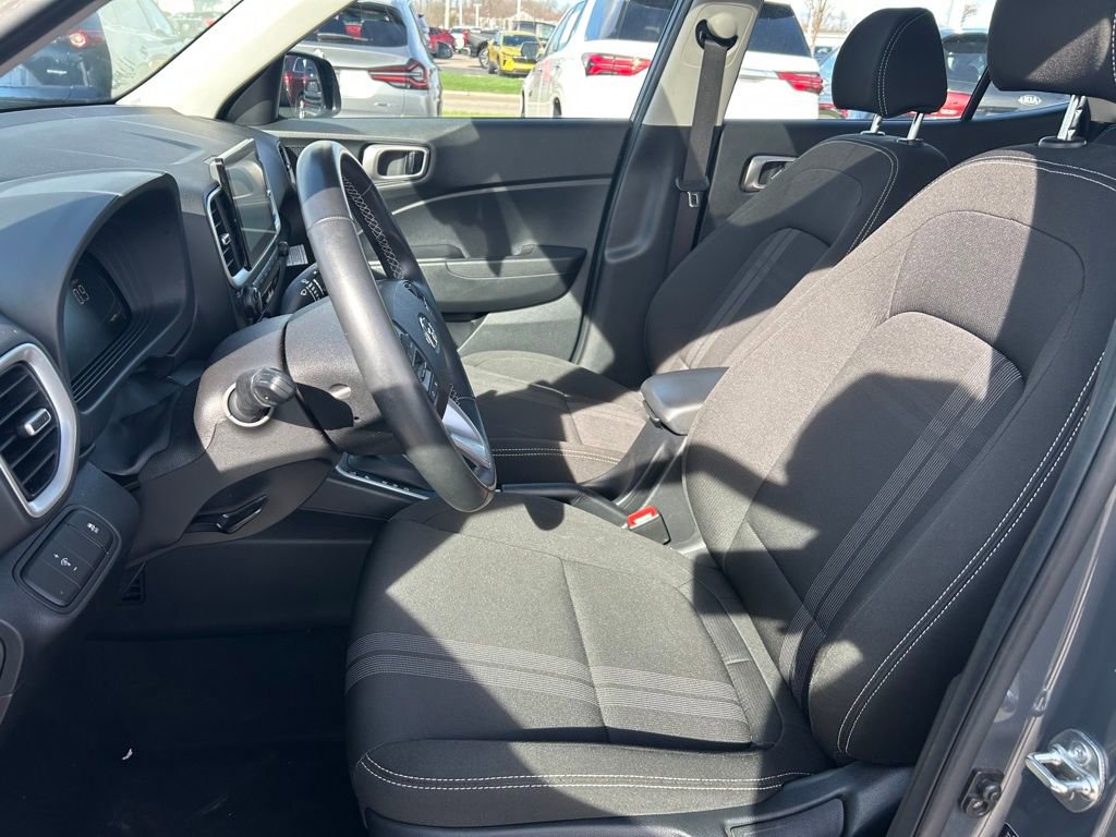Used 2024 Hyundai Venue SEL image 21