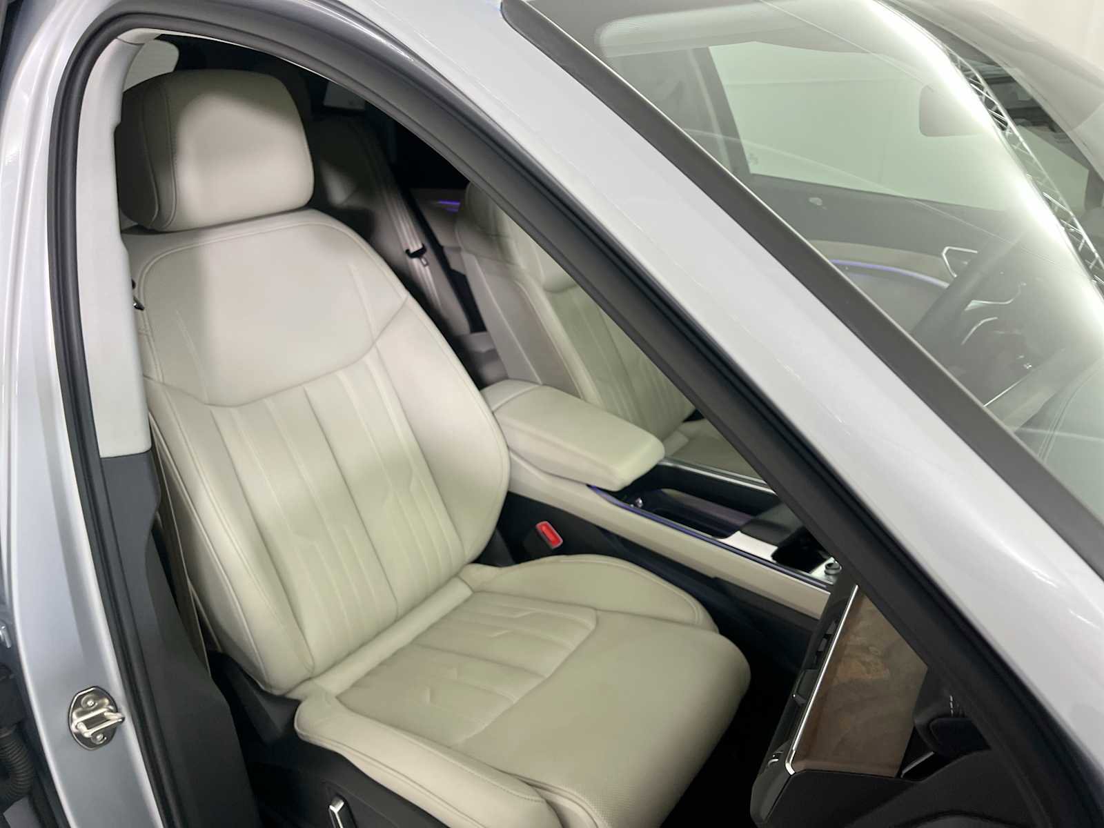 Used 2019 Audi e-tron Prestige image 32