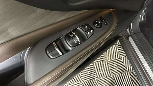 Used 2018 Nissan Murano SL w/ Moonroof Package AWD/4WD image 10