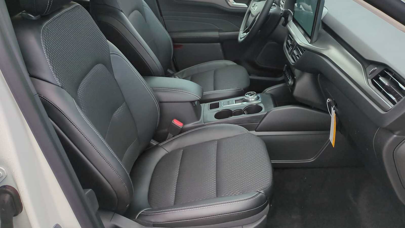 New 2025 Ford Escape SE FWD image 17