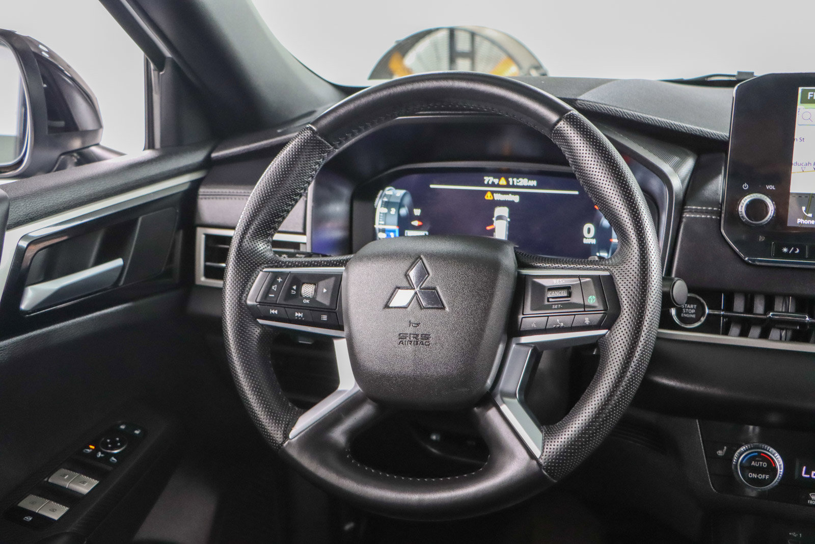 Used 2024 Mitsubishi Outlander SE Black Edition image 12