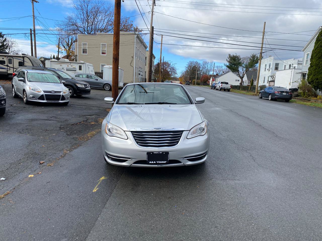 Used 2011 Chrysler 200 Touring FWD image 4