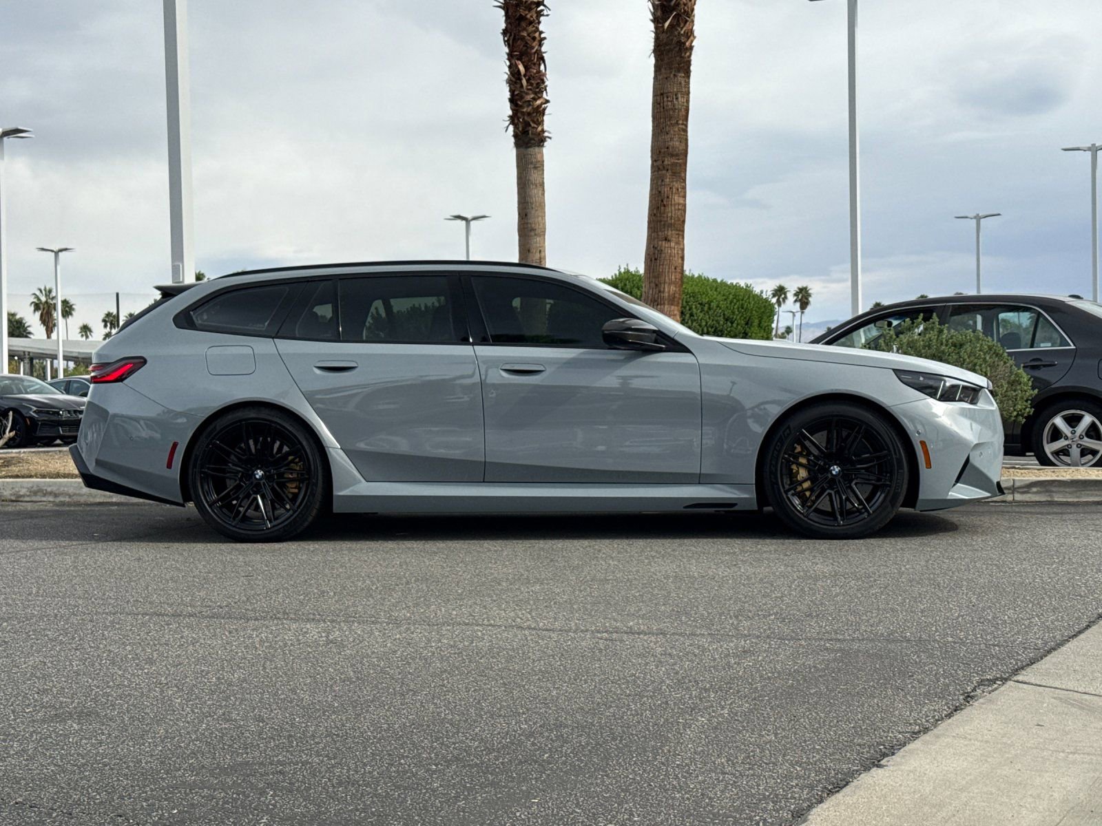 Used 2025 BMW M5 Touring image 2