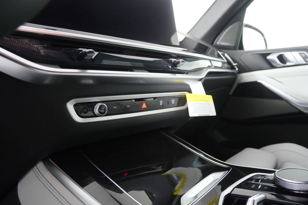 Used 2026 BMW X5 xDrive40i w/ M Sport Package image 21