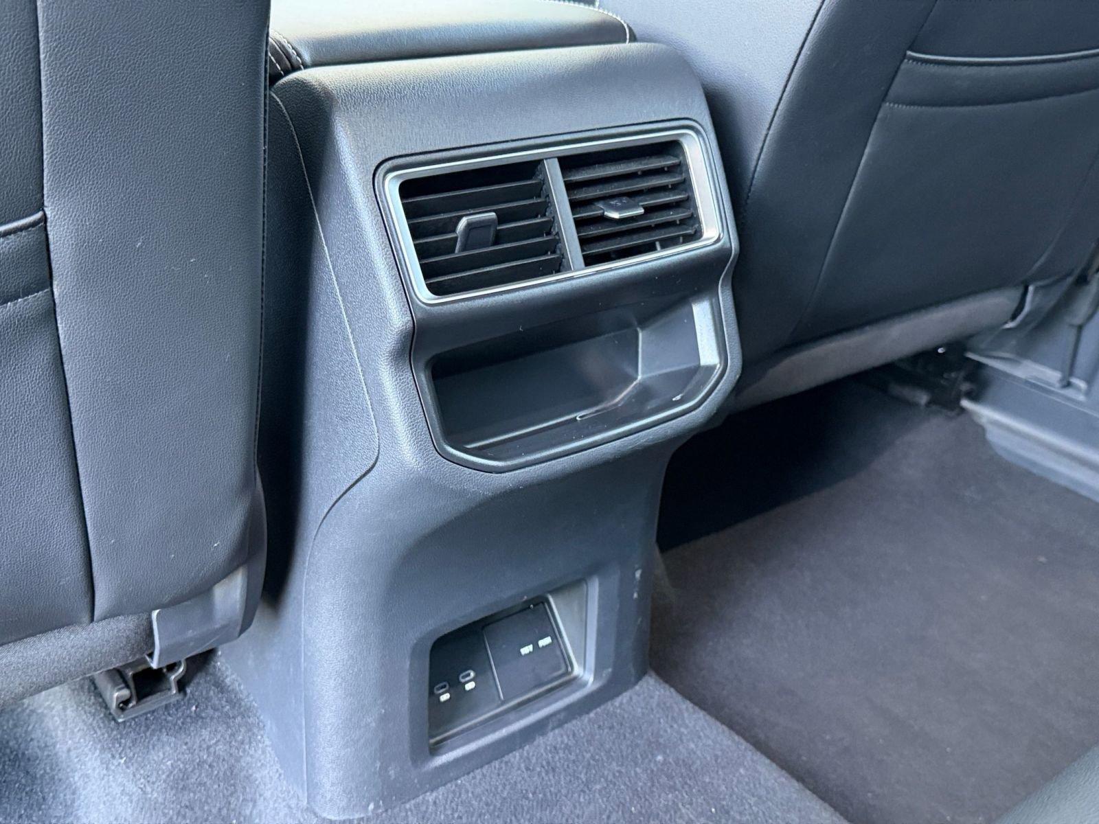 Used 2025 Volkswagen Atlas Cross Sport SE FWD image 25