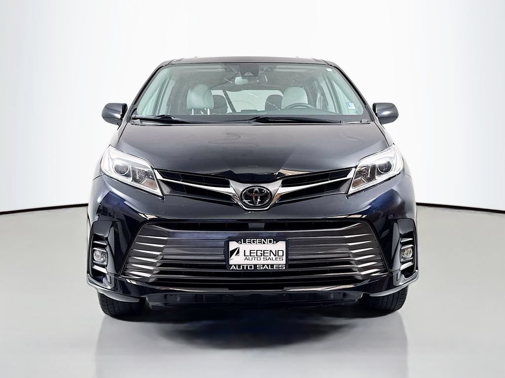 Used 2018 Toyota Sienna Limited FWD image 2